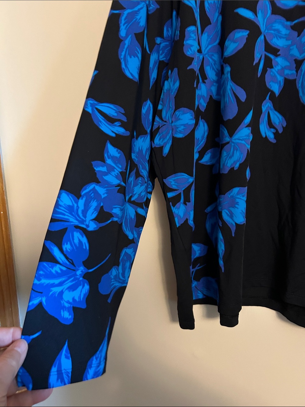 Land’s End black long sleeve pullover blue floral print nylon/spandex size 2X - Picture 2 of 6